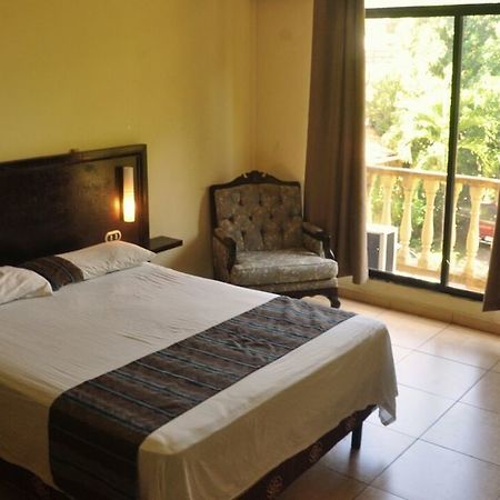 Hotel Molina La Ceiba Bagian luar foto
