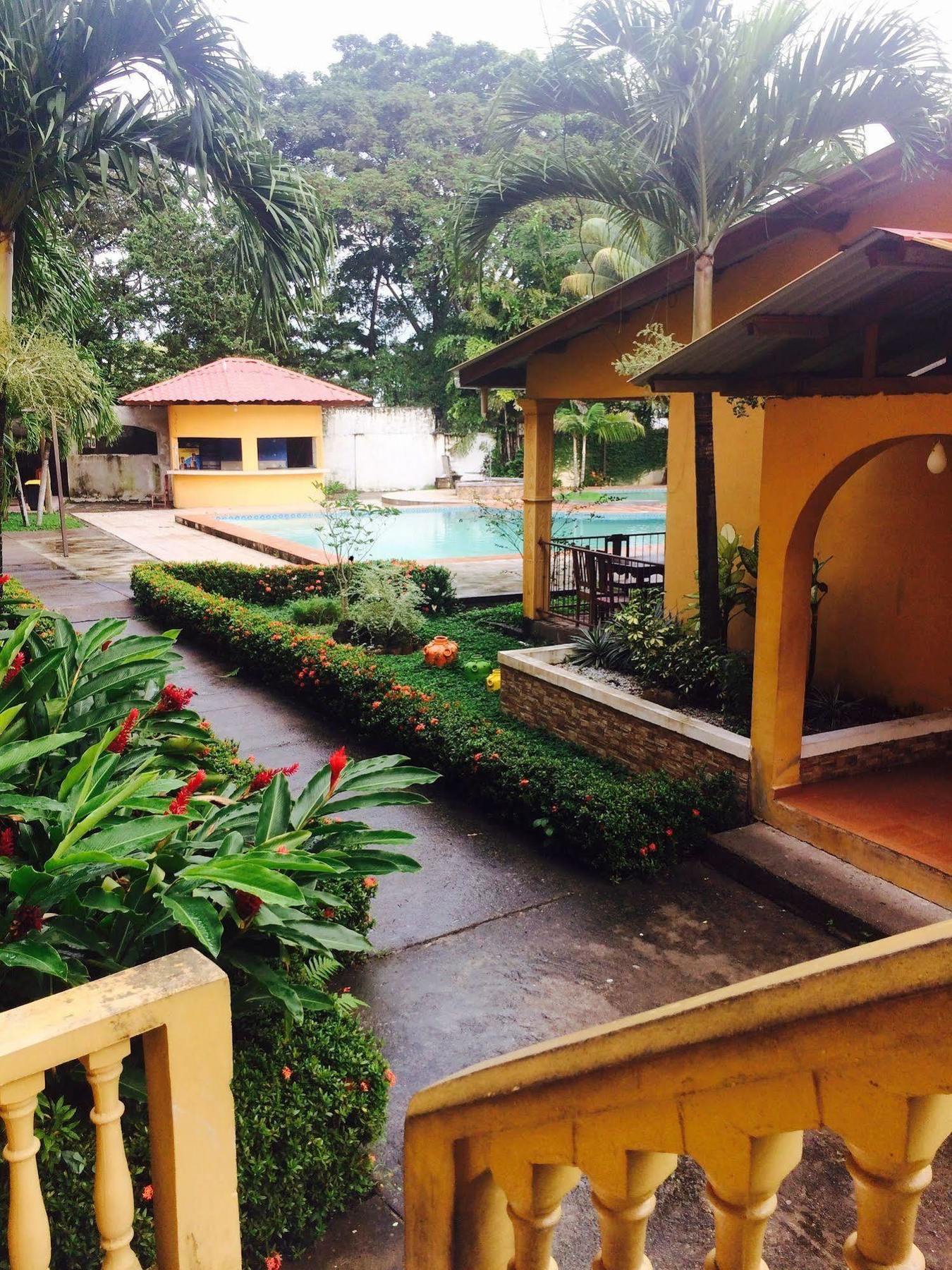 Hotel Molina La Ceiba Bagian luar foto